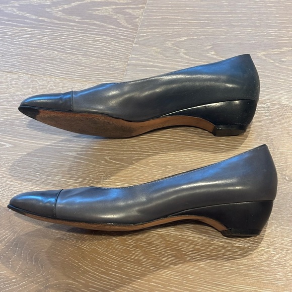 Salvatore Ferragamo Women's Dark Gray Leather Heels - Picture 4 of 10